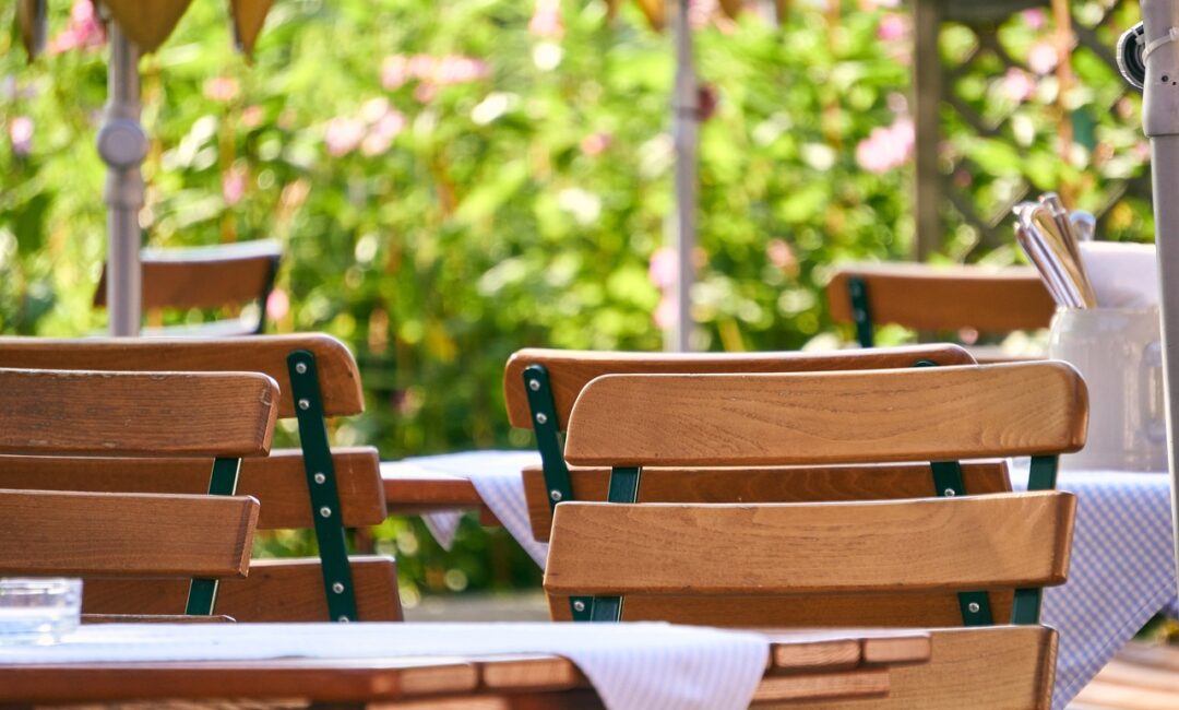 5_méthodes_naturelles_pour_nettoyer_votre_terrasse_en_bois