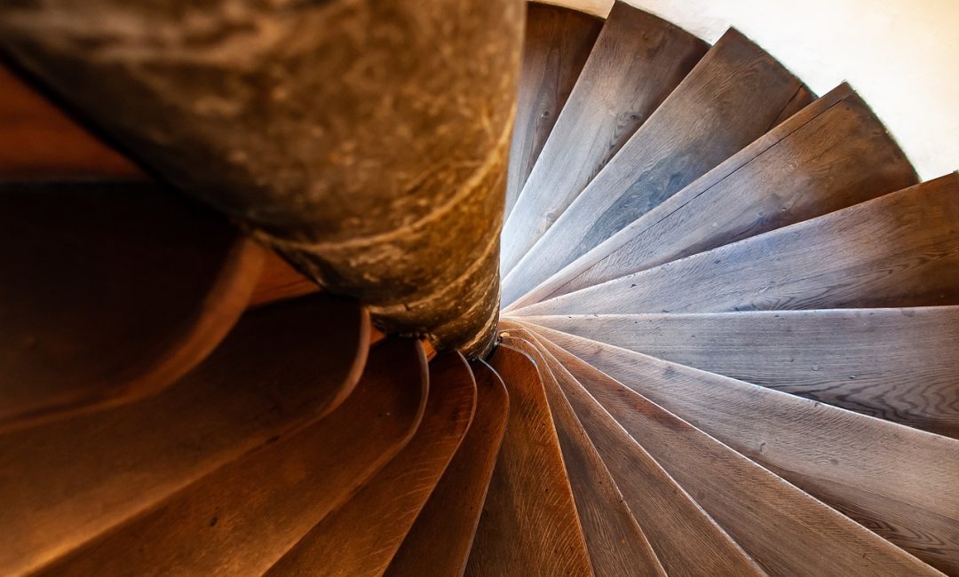 Comment_nettoyer_un_escalier_en_bois_?